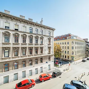 Zeus Design Schoenbrunn Apartment Vienna